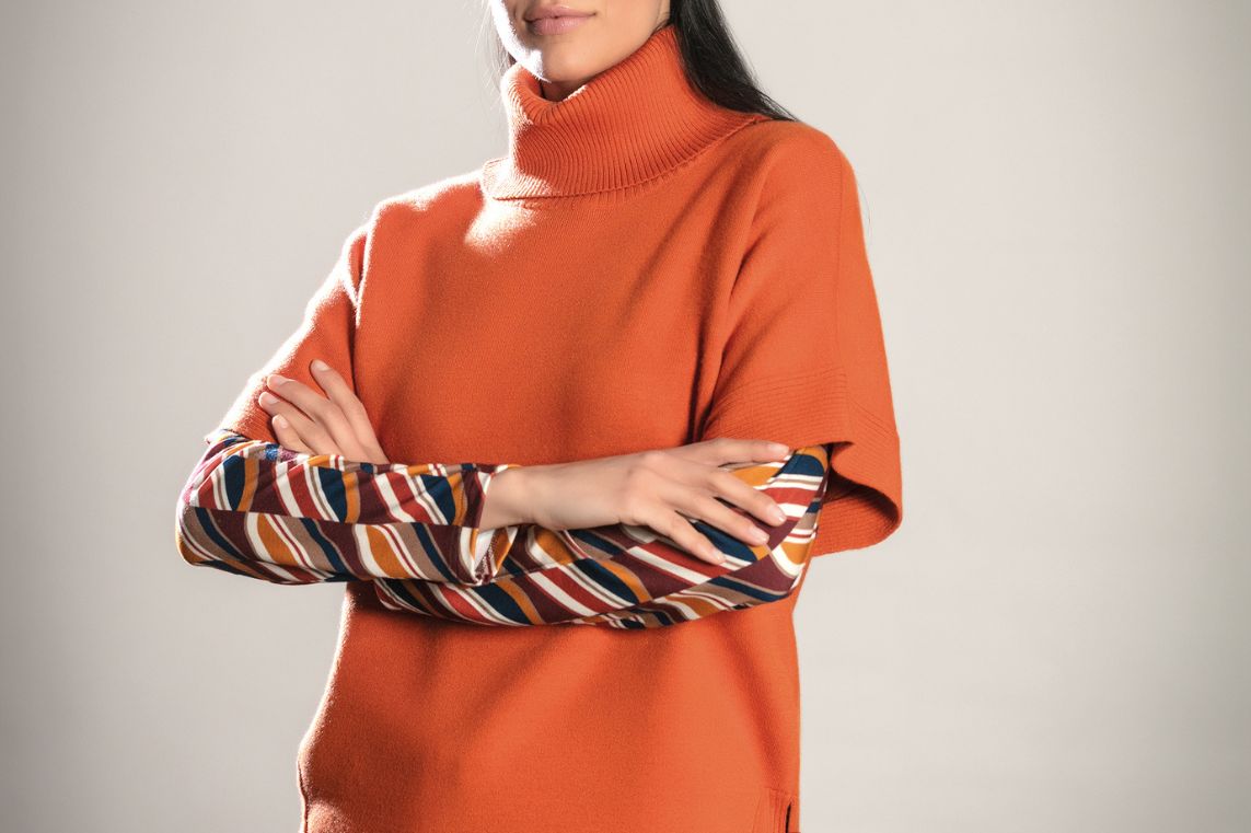home lato testo maglia collo alto arancio bruciato